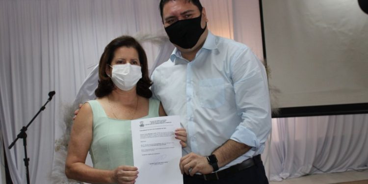 Prefeitura de Canelinha dá posse a duas novas secretárias