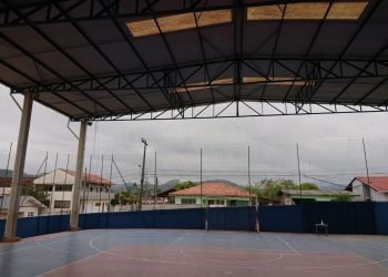 Laterais da quadra poliesportiva da Escola Araci serão fechadas