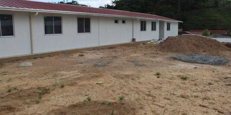 Escola do bairro Timbezinho receberá quadra poliesportiva