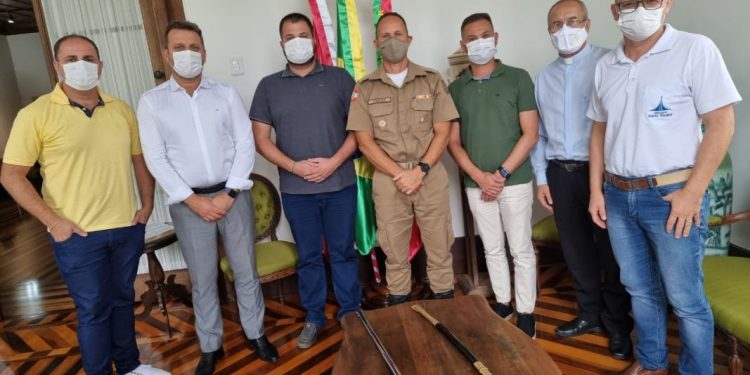 Comitiva pede aumento de efetivo policial para Nova Trento