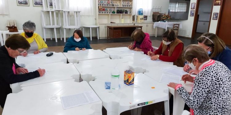 Secretaria de Saúde de Nova Trento abre inscrições para grupo Terceira Idade Conectada