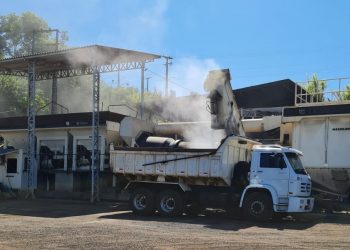 São João Batista integra comitiva da Granfpolis em visita técnica à usina de asfalto