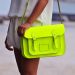 Tons em neon são a tendência do verão no mundo da moda
