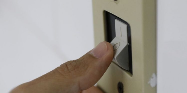 Contas de luz continuam com valor extra