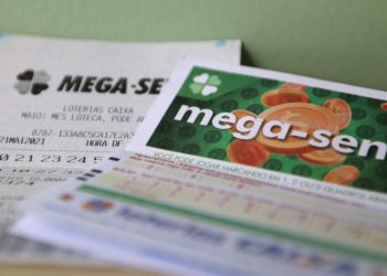 Mega-Sena acumula e pode pagar prêmio de R$ 37 milhões na terça-feira