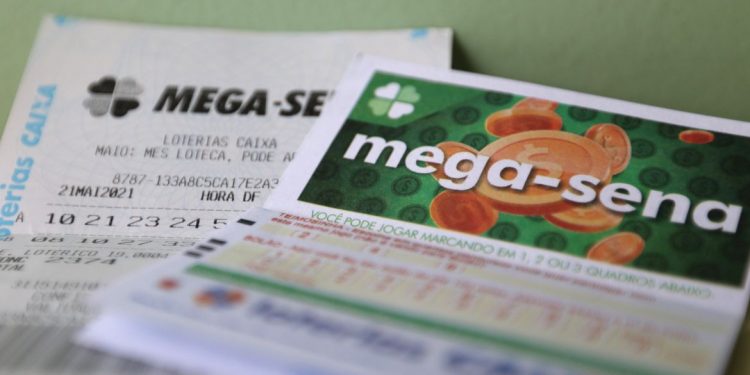 Mega-Sena acumula e pode pagar prêmio de R$ 37 milhões na terça-feira