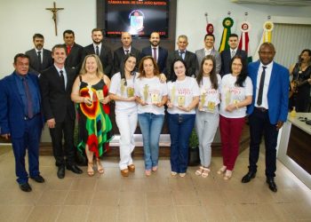 Voluntária do Guarda Anjo recebem títulos de Mulheres do Ano