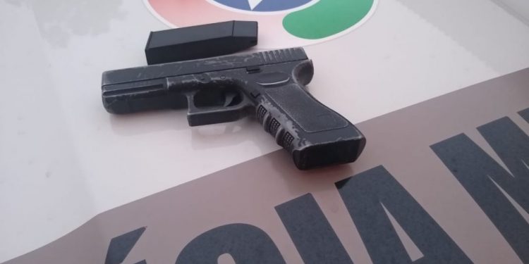 Polícia Militar apreende réplica de arma de fogo