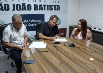Prefeito de São João Batista reconhece aumento aos professores de 33,24%