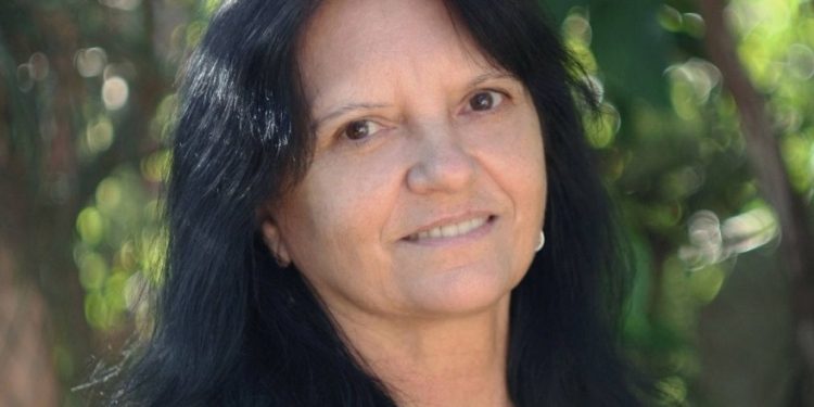 Mulheres do Ano: Nair é costureira voluntária do grupo Guarda Anjo