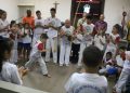 Grupo de capoeira se apresenta na Câmara de Vereadores, em São João Batista