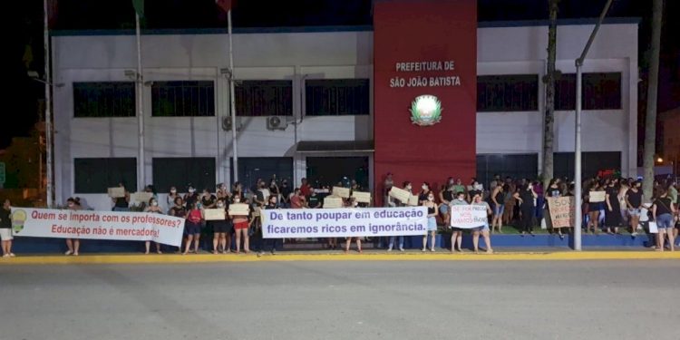 Sindicato faz consulta sobre greve de professores, em São João Batista