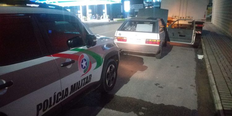 Polícia de São João Batista identifica veículo envolvido em tentativa de arrombamento de loja