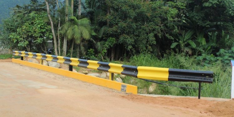 Defensas metálicas são instaladas em pontes no interior de São João Batista