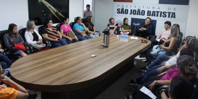 Prefeitura apresenta proposta de reajuste de 16,37% para professores de São João Batista
