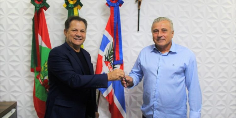 Vice-prefeito Almir Peixer assume comando do Executivo Batistense por 14 dias