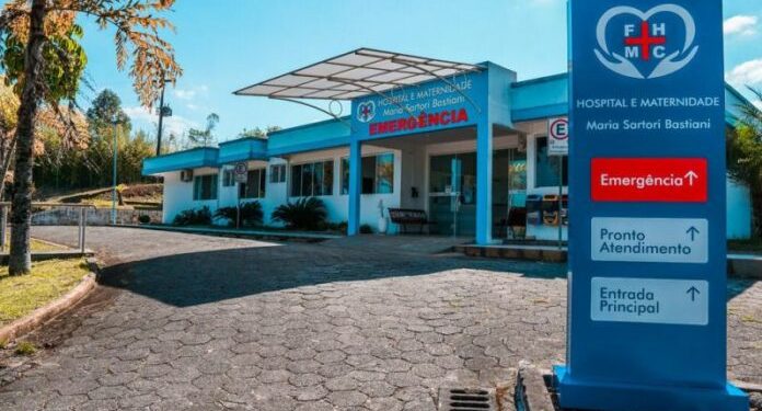 Bebê nasce no banheiro de hospital de Canelinha. Médico é afastado