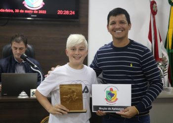 Piloto batistense de 11 anos é homenageado na Câmara de Vereadores