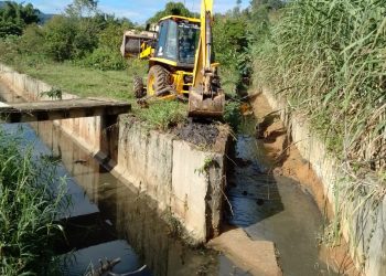 Secretaria de Infraestrutura realiza limpeza de galeria no Timbezinho