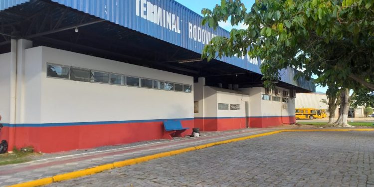 Centro Administrativo da Rodoviária recebe nova pintura