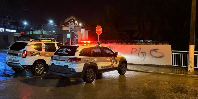 Pichadores são detidos em São João Batista. Um deles estava de saída temporária da penitenciária