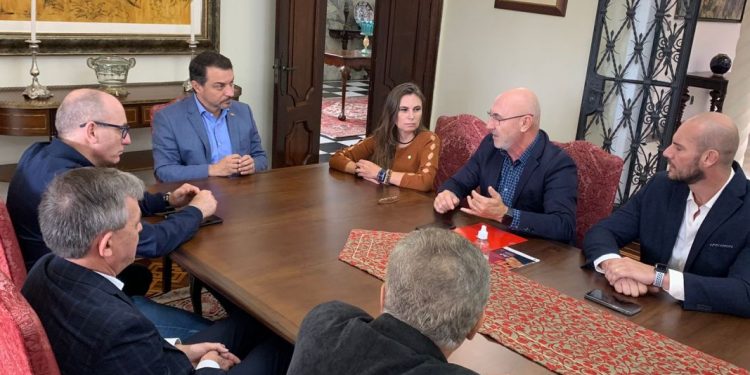 Comitiva de São João Batista se reúne com governador para reivindicar melhorias ao setor de componentes de calçados