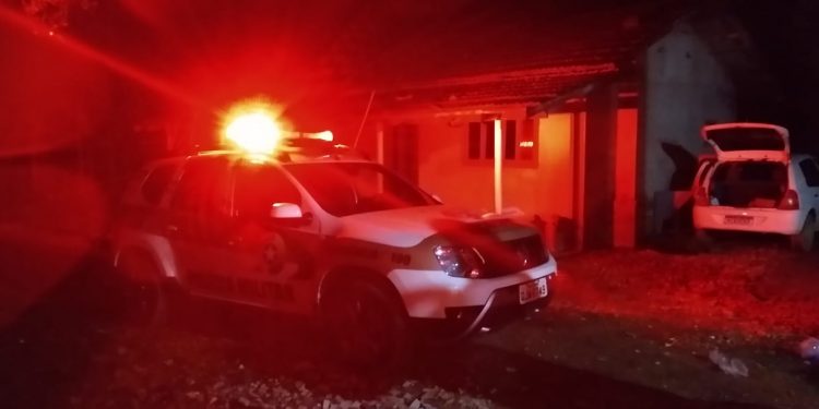 Homem de 23 anos morre em confronto com a polícia, em São João Batista