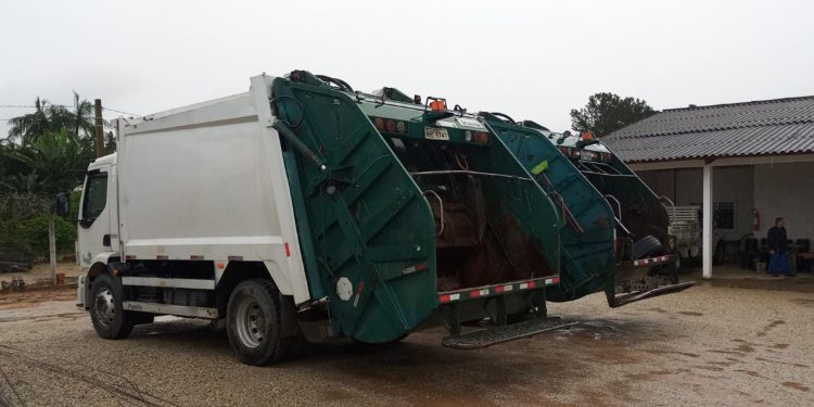 Equipes terceirizadas reforçam coleta de lixo orgânico em São João Batista