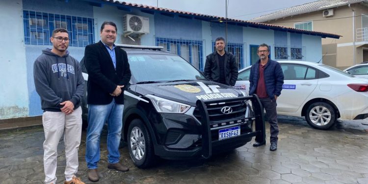 Canelinha recebe nova viatura para Polícia Civil