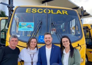 Canelinha recebe ônibus do Governo do Estado