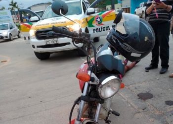 Condutora de motocicleta fica ferida em acidente na SC-410, em São João Batista