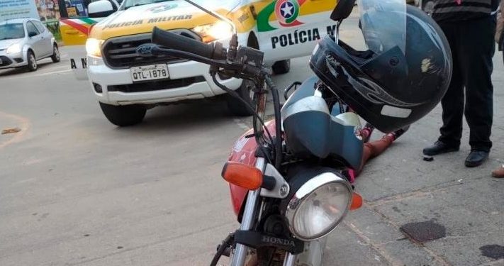 Condutora de motocicleta fica ferida em acidente na SC-410, em São João Batista
