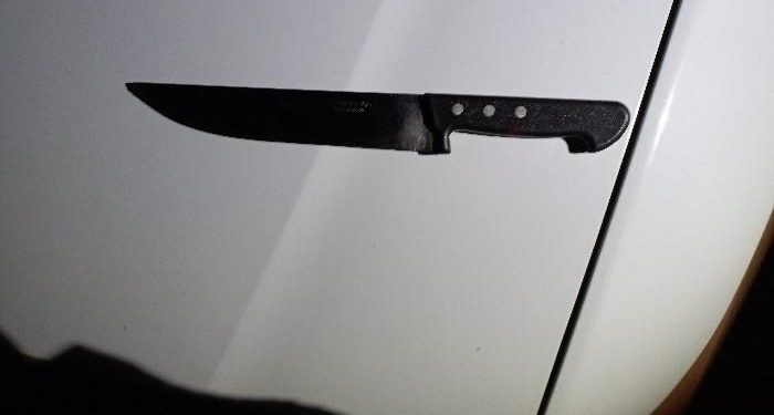 Adolescente tenta esfaquear vizinho e é apreendido, em São João Batista