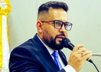 Jonatam Cordeiro usa da comunicação para ajudar o povo