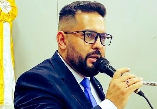 Jonatam Cordeiro usa da comunicação para ajudar o povo