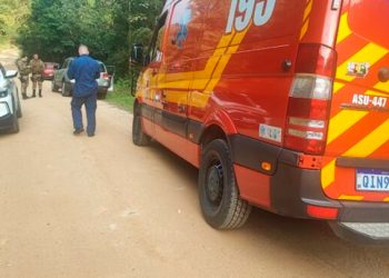 Homem é encontrado morto ao lado de carro, em Canelinha