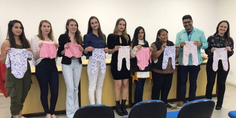 Terceira turma do curso de costura recebe certificado de conclusão em Nova Trento