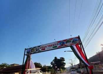 Secretaria de Cultura e Turismo decora ruas para aniversário de Nova Trento