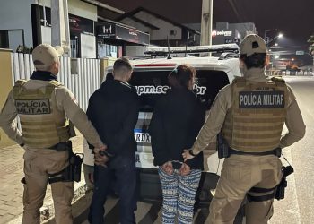 Casal é preso por tráfico de drogas e uso irregular de munição em São João Batista