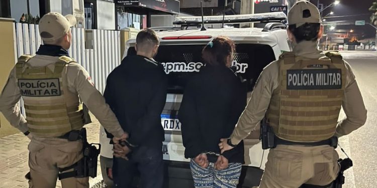 Casal é preso por tráfico de drogas e uso irregular de munição em São João Batista