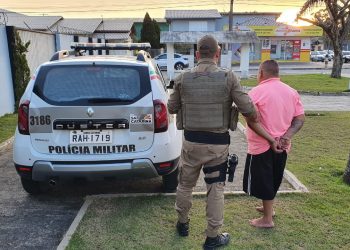 Assaltante é preso após invadir comércio e levar R$ 300