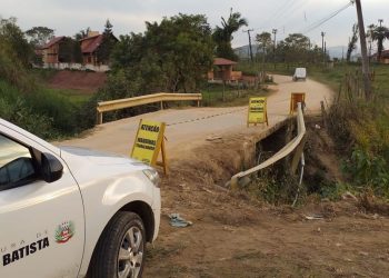 Após acidente, Prefeitura interdita e sinaliza defensa metálica