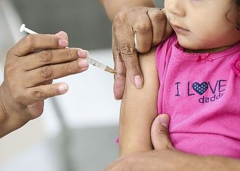Saúde recomenda vacinação de crianças de 3 a 5 anos com CoronaVac