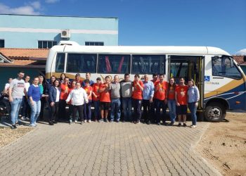 Novo micro-ônibus é entregue para a APAE de São João Batista