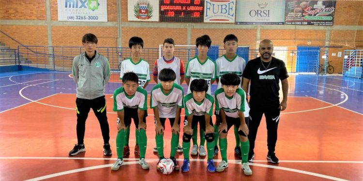 Time japonês de futsal de base realiza amistoso em São João Batista
