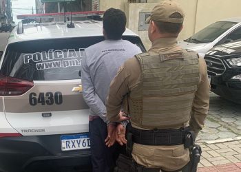 Após furtar cinco garrafas de whisky homem é preso