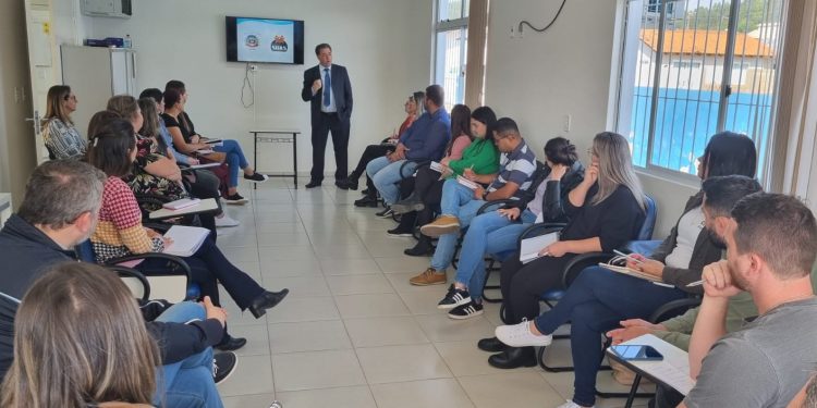 Rede socioassistencial traça estratégias conjuntas para acompanhamento das famílias beneficiárias do Auxílio Brasil