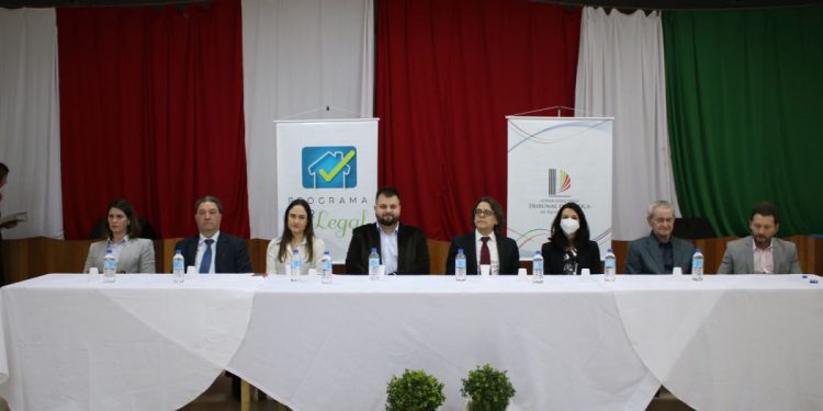 Programa Lar Legal entrega 91 títulos habitacionais a moradores de Nova Trento