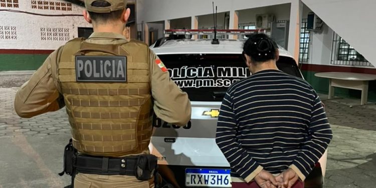 Acusado por estupro, muda de sexo e nome mas é preso em Nova Trento pela PM