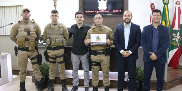 Policiais militares são homenageados na Câmara de São João Batista